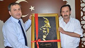 Demir’den Gurbetçilere Atatürk Tablosu 