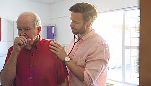 Ses Kısıklığı ve Geçmeyen Öksürüğün Gizli Öznesi: Boğaz Reflüsü 