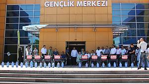 Gençlerden Mavi Kapak İle Anlamlı Hareket 