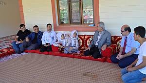 Rektör Can, Siyam İkizlerini Ziyaret Etti 