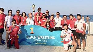 Büyükşehir Güreşçileri Tarih Yazıyor 