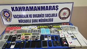 Polis Kaçak Cep Telefonu Satışına Geçit Vermiyor 