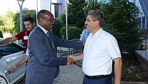 Somali Bayındırlık ve İskân Eski Bakanı KSÜ Yöneticileriyle Bir Araya Geldi 