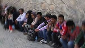  60 düzensiz göçmen yakalandı