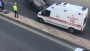 Araç alt geçitte devrildi: 5 yaralı 
