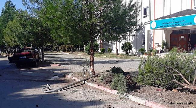 Otomobil Ağaca Çarptı: 1 Ölü, 2 Yaralı