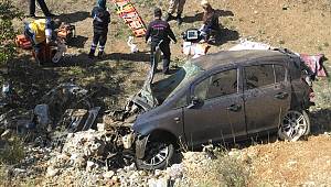 Otomobil Şarampole Devrildi: 1 ölü, 2 yaralı 