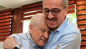 Cumhurbaşkanlığı Edebiyat Ödülü Pakdil’e 