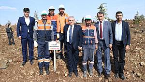 Down sendromlu ve görme engelli çocuklar, EXPO 2023 alanında fidan dikti 