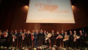 Kalbiyle bakan öğretmen, sınıftaki öğrenciyi görür