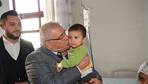 Mahçiçek’ten Çocuk Hastalara Sürpriz Ziyaret 