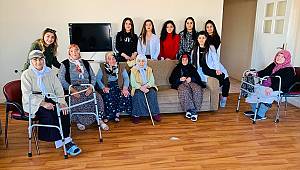 Öğrencilerden Huzurevi Sakinlerine Saç Bakımı 