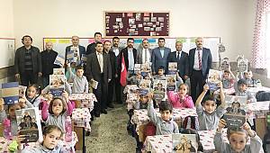 Ülkü Ocaklarından Öğrencilere Tatil Hediyesi 