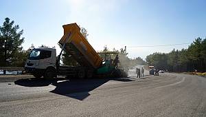 Yedikuyular Yolunda Asfalt Sürüyor 