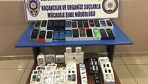 Seyyar tezgahta kaçak 25 cep telefonu ele geçirildi 
