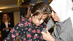 Siyam ikizleri üniversiteli olmanın mutluluğunu yaşıyor 