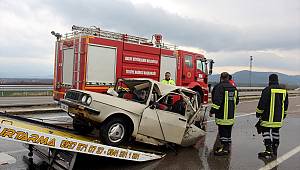 Yakıt tankeriyle çarpışan otomobilin sürücüsü ağır yaralandı 