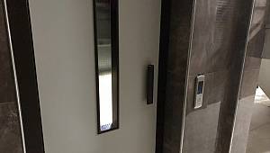 Arızalanan asansörde fenalaşan kadın hastaneye kaldırıldı 