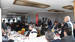 Başkan Mahçiçek, Çalışan Gazetecilerle Bir Arada 