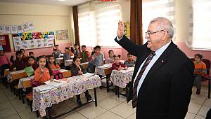 Başkan Mahçiçek, Öğrencilerin Karne Heyecanını Paylaştı 