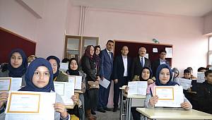 Kahramanmaraş'ın ilçelerindeki okullarda karne heyecanı 