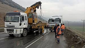 Kahramanmaraş'ta akaryakıt tankeri bariyerlere çarptı: 1 yaralı 