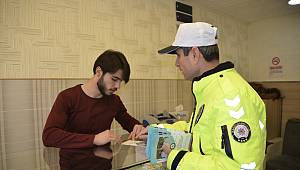 Kahramanmaraş'ta vatandaşlara trafik bilgilendirmesi 