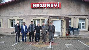 Ünlülerin gitaristi huzurevinde müzikle yaşama tutundu 