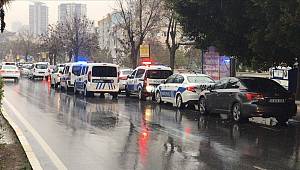 Alkollü kişiye müdahale eden polis bıçakla yaralandı 