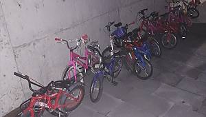  Apartmanlardan bebek arabası ve çocuk bisikleti çalan şüpheli tutuklandı 