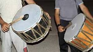 Asker uğurlamasında davulcular kavga etti 