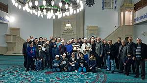 Çocuklar, Namazlarını Camide Kıldılar, Ödülleri Kaptılar. 