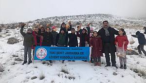 İlkokul öğrencileri doğaya hayvanlar için yem bıraktı 