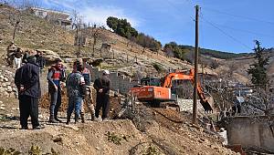 Kahramanmaraş'ta iki komşu arasındaki tartışmalı yol mahkeme kararıyla açıldı 