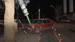 Kahramanmaraş'ta iki otomobil çarpıştı: 5 yaralı 