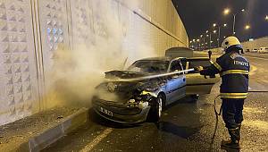 Kahramanmaraş'ta tıra arkadan çarpan otomobil yandı 