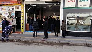 Kontrolden çıkan otomobil iş yerine girdi: 1 yaralı 