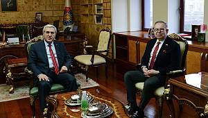 KSÜ’de ‘Son Gelişmeler Işığında Deniz Hukuku’ Konulu Konferans Verdi 