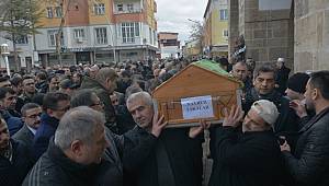 Sinop Valisi Köksal Şakalar'ın annesi toprağa verildi 