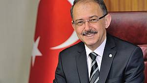 Hekimlerimizin ve sağlık çalışanlarımızın üzerimizde büyük hakları var