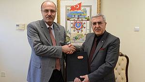İş Kulübü Öğrencileri İş Hayatına Hazırlayacak 