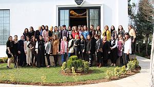 Kadın; Yaşamın ve Şefkatin Özüdür 