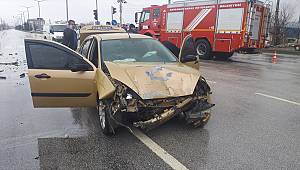 Kahramanmaraş'ta hafif ticari araç ile otomobil çarpıştı: 2 yaralı 