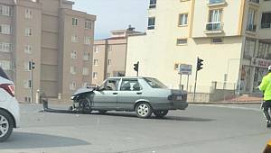 Kahramanmaraş'ta iki otomobil çarpıştı: 4 yaralı 