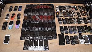 Kahramanmaraş'ta kargo gönderileri arasında 327 kaçak cep telefonu ele geçirildi 