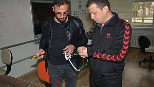 Koronavirüse karşı 3D yazıcılarla siperlik üretimi başladı 