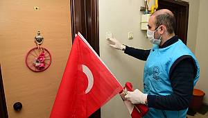 Başkan Okay, Minik Öğrencinin Bayrak İsteğini Kırmadı 