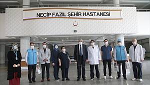 Din görevlilerinden sağlık çalışanlarına hediye 