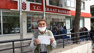 Kağıt toplayarak kazandığı parayı Milli Dayanışma Kampanyası'na bağışladı 