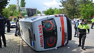 Kahramanmaraş'ta traktörle çarpışan ambulans devrildi: 5 yaralı 